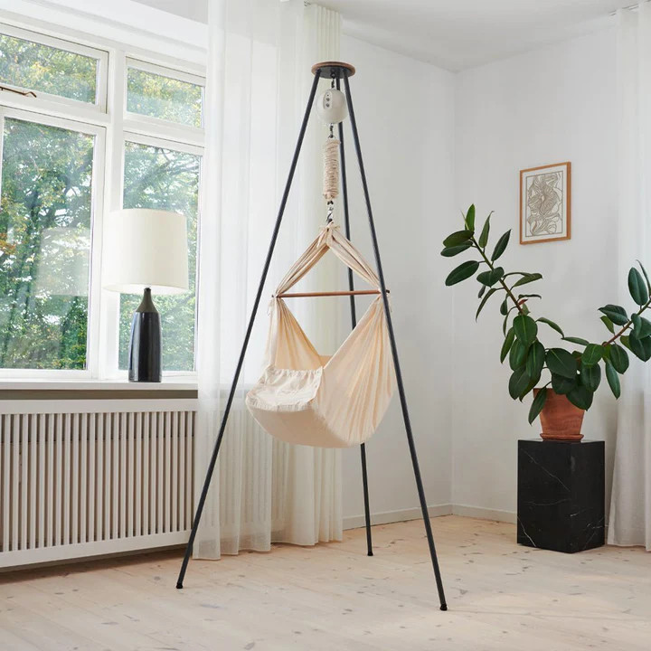 Moonboon hängvagga på stativ och med motor